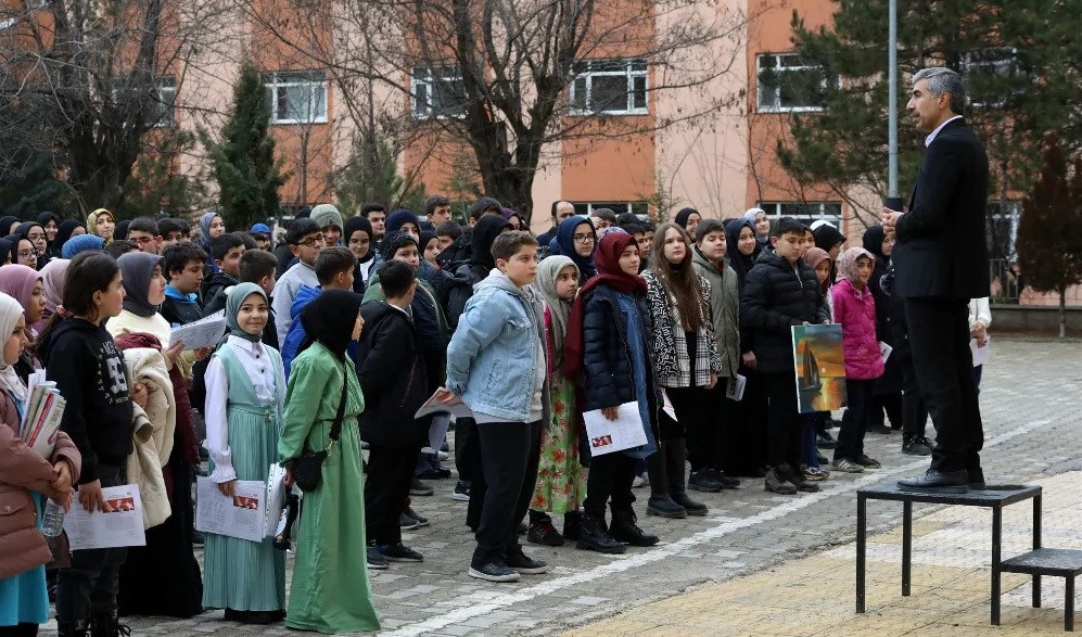 4 bin 500 öğrenci karne aldı