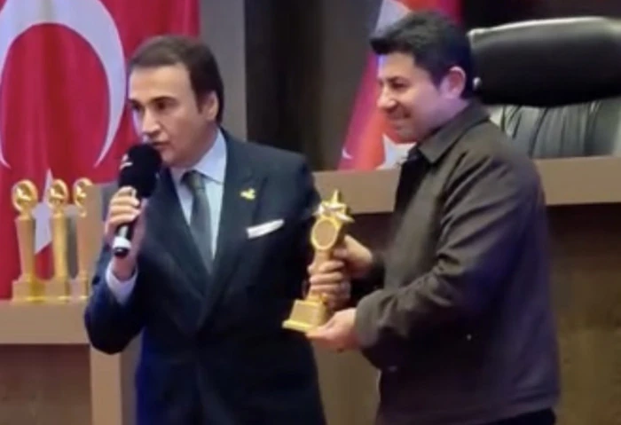 Ahmet Satılmış&rsquo;a Onur &Ouml;d&uuml;l&uuml; 