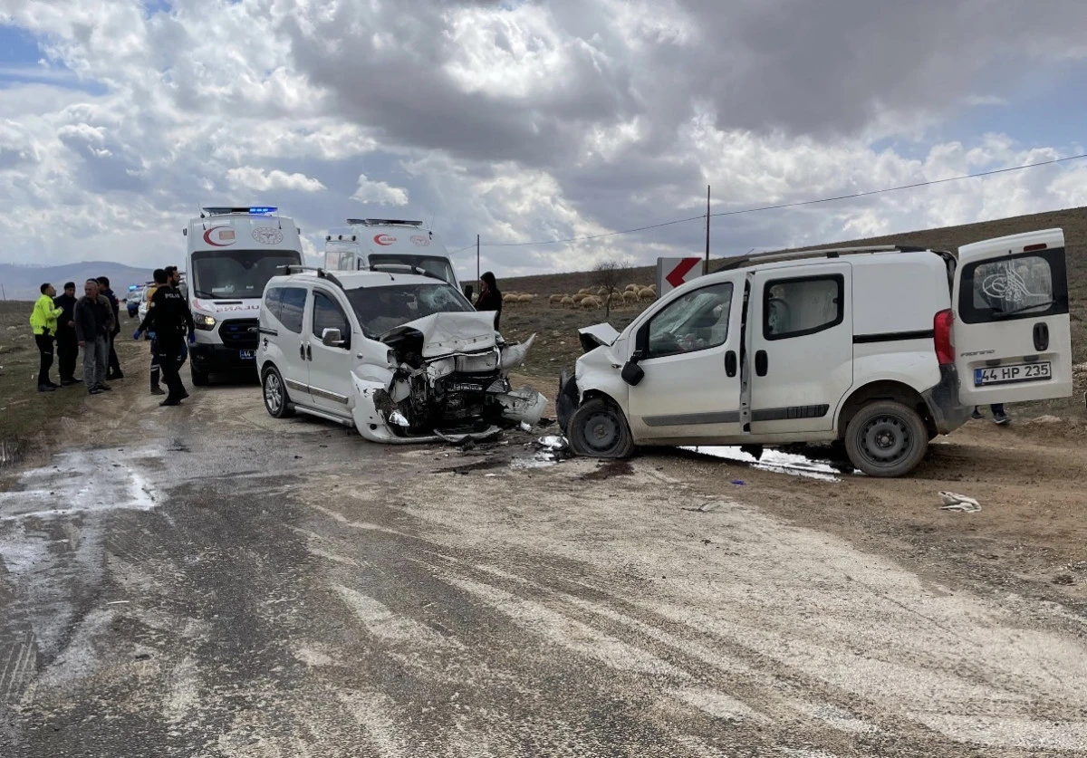 Ayvalı yolunda kaza: 4 yaralı