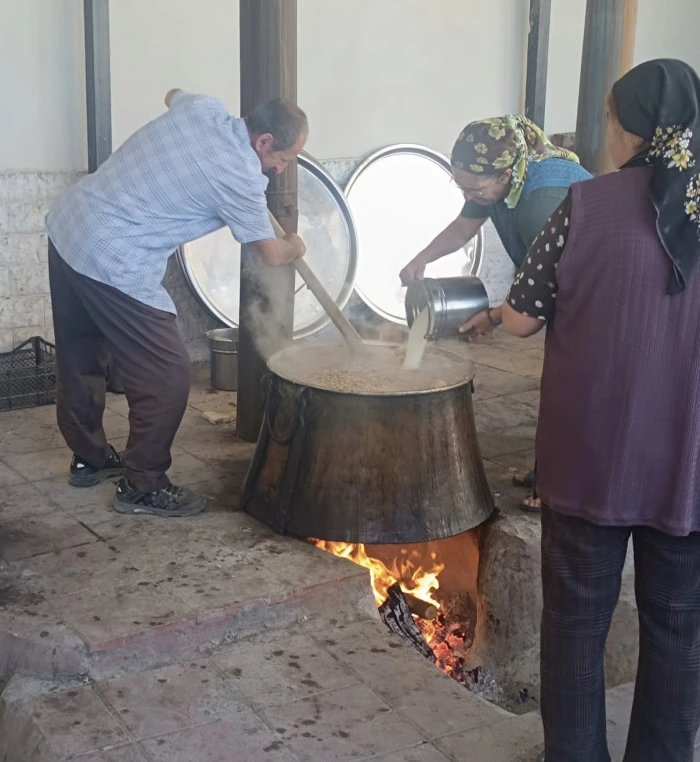 Eng&uuml;zek Cem Evi&rsquo;nde Aşure Bereketi