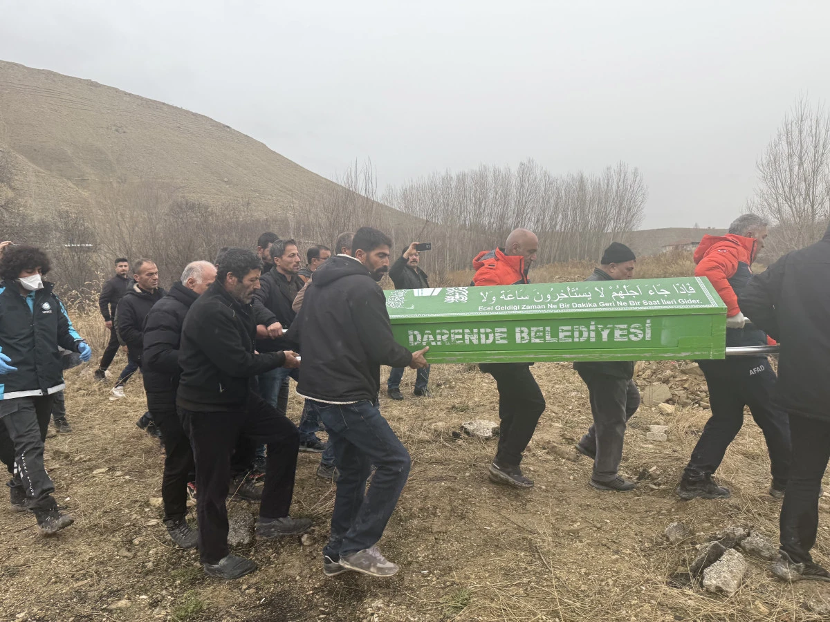 Yaşlı adam ölü bulundu