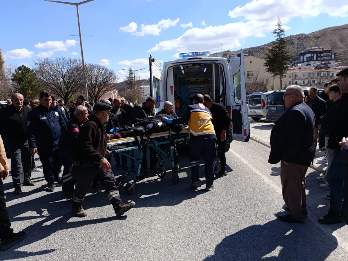 Yaşlı Kadına Ara&ccedil; &Ccedil;arptı