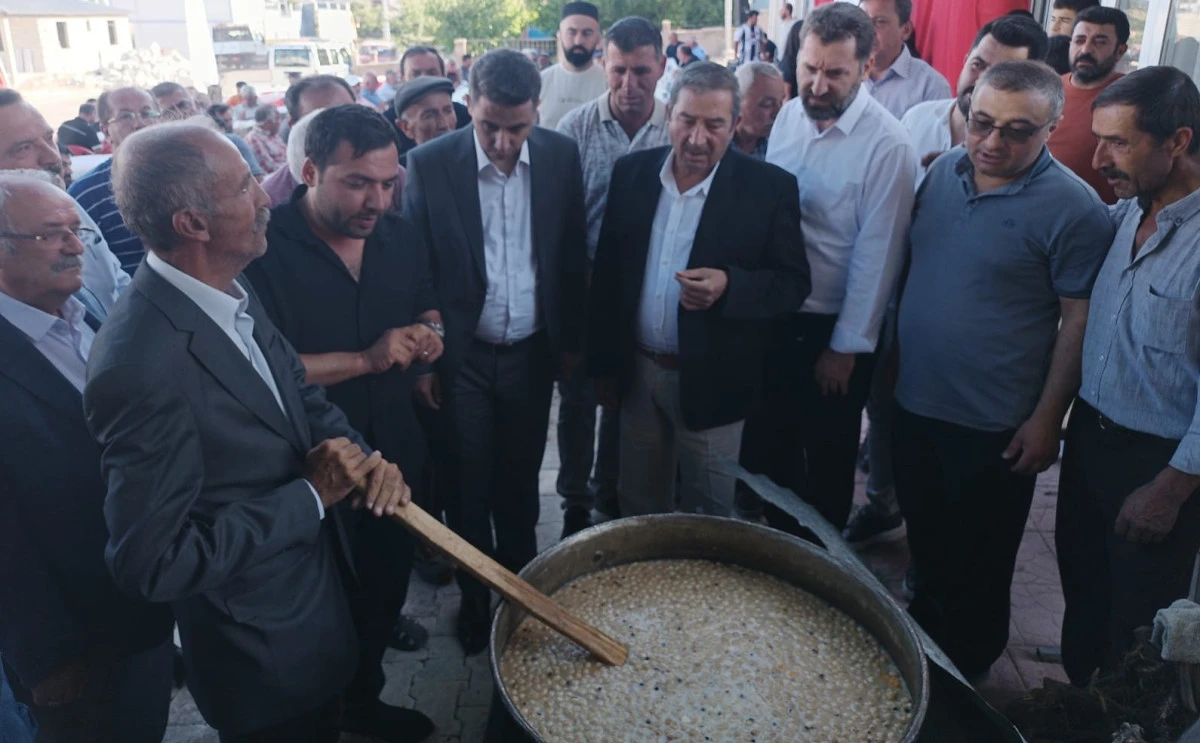 Yeniköy’de Birlik Aşuresi Kaynadı
