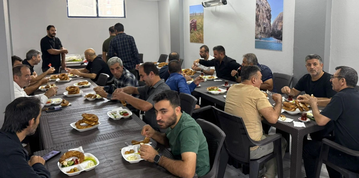 Yeniköylüler Kahvaltıda Bir Araya Geldi 