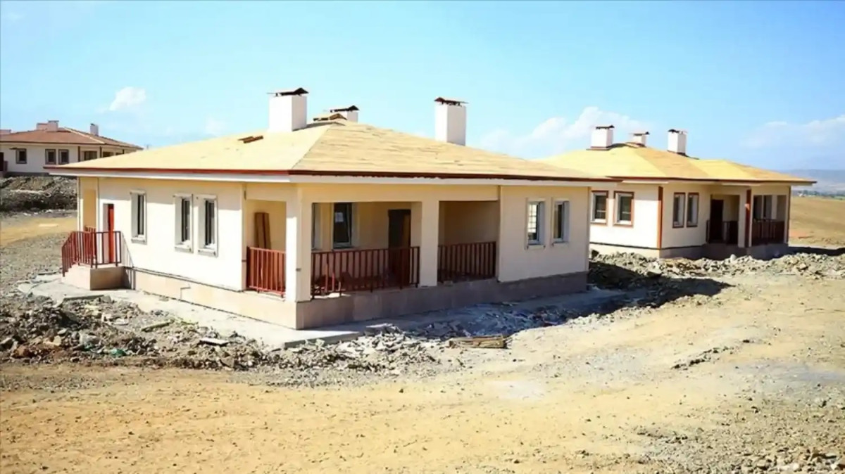 17 mahallede evler teslim edildi