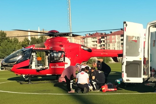 2 hasta helikopterle gönderildi