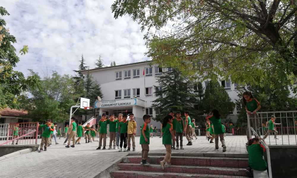 4 bin 677 öğrenci  ders başı yaptı