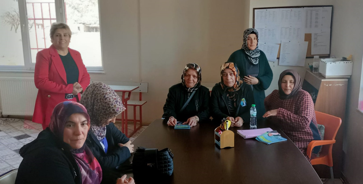 AK Parti Kadın Kolları Sahada