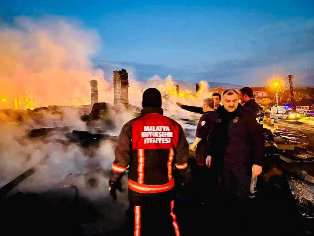 Balaban’da 7 işyeri yandı
