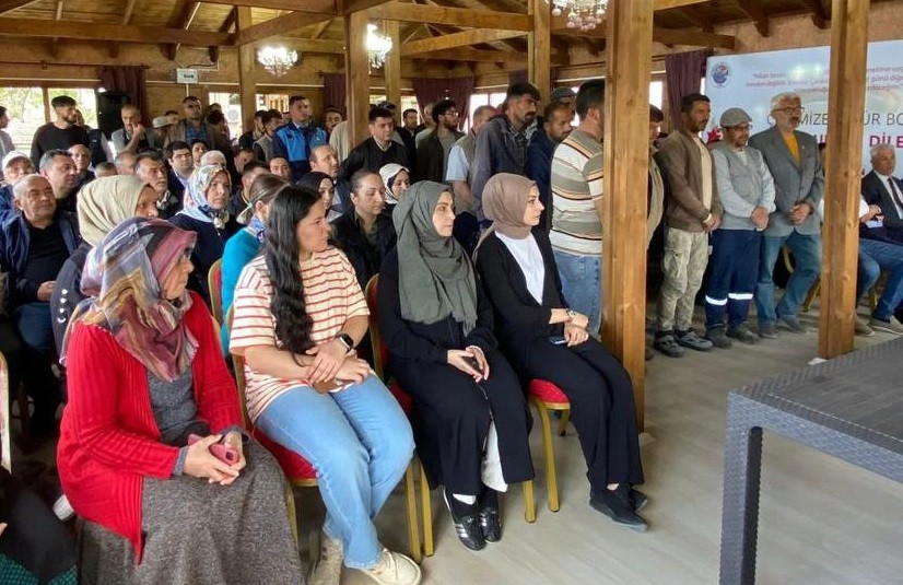 Belediye çalışanlarıyla erken bayramlaşma