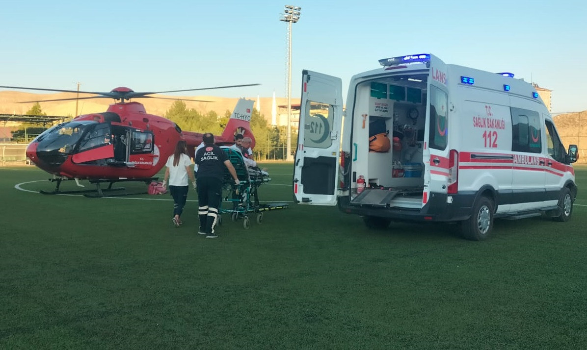 Bir hastayı hava ambulansı götürdü