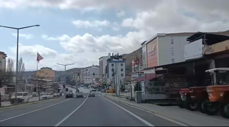 Bir Yağmurlu Bir Güneşli