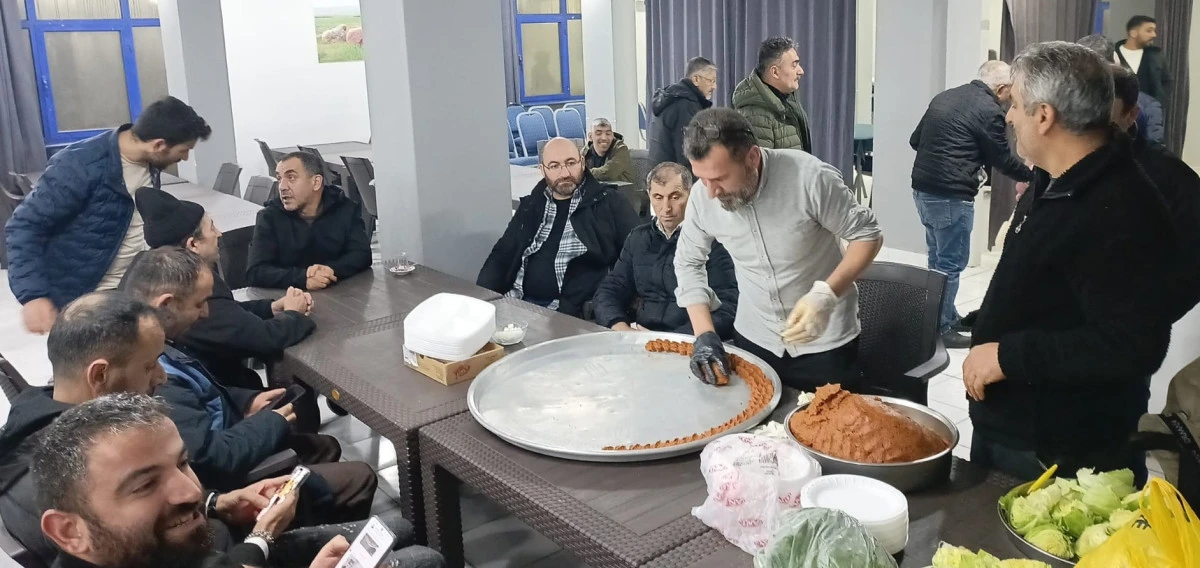 Çiğ köfteli bayram kutlaması