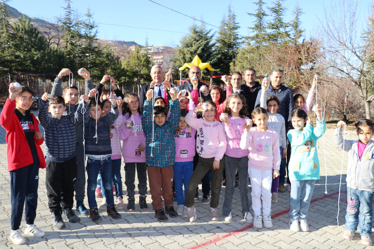 Çocuklar hadi bahçeye!