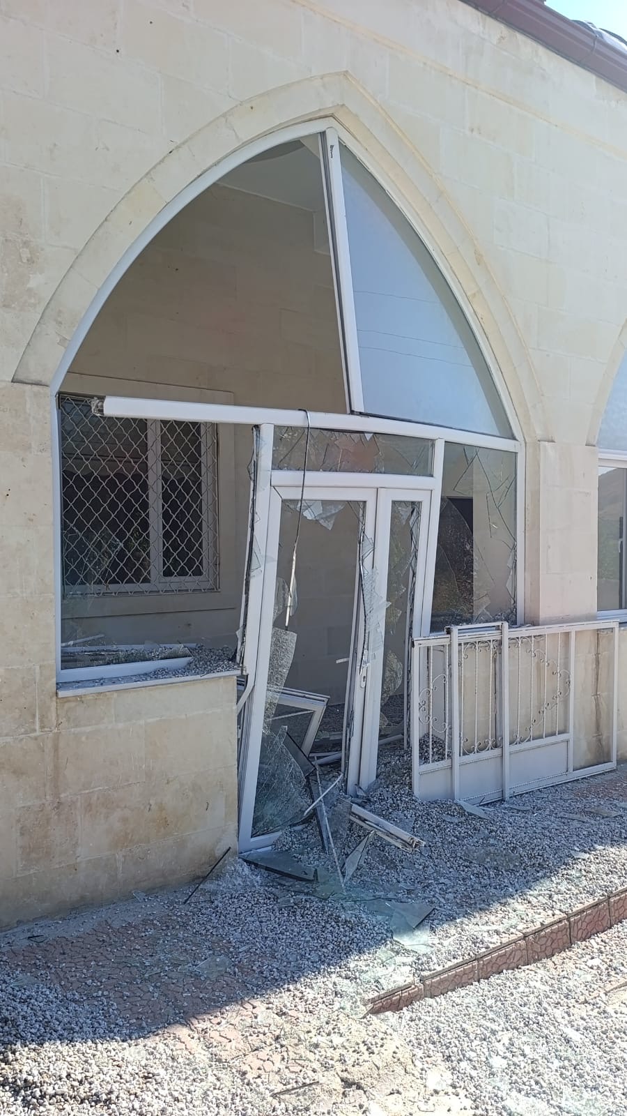 Yukarı Ulupınar’da kamyon devrildi: 1 yaralı