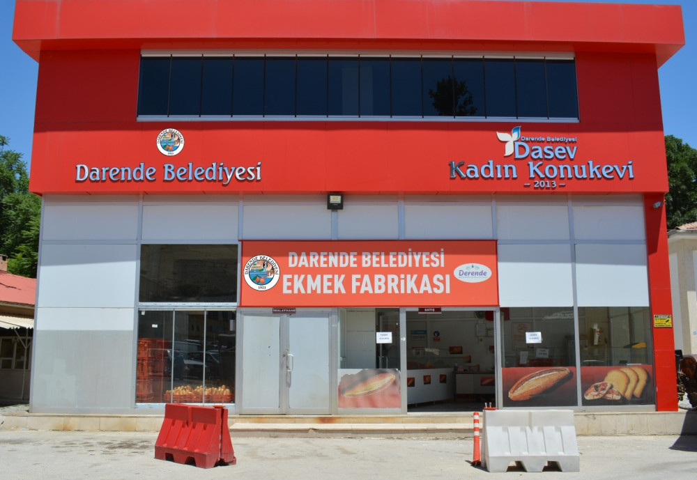 Depremzede halka Darende ekmek yetişti