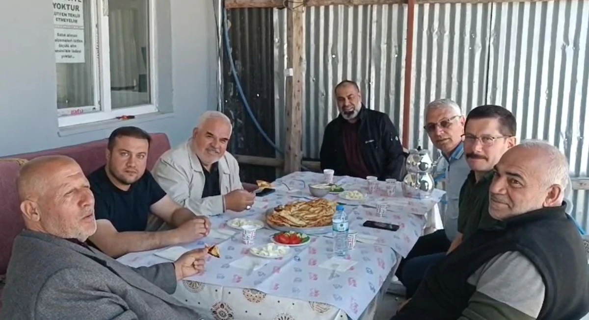 Ekmeğin Tadı Muhabbetle Güzel!