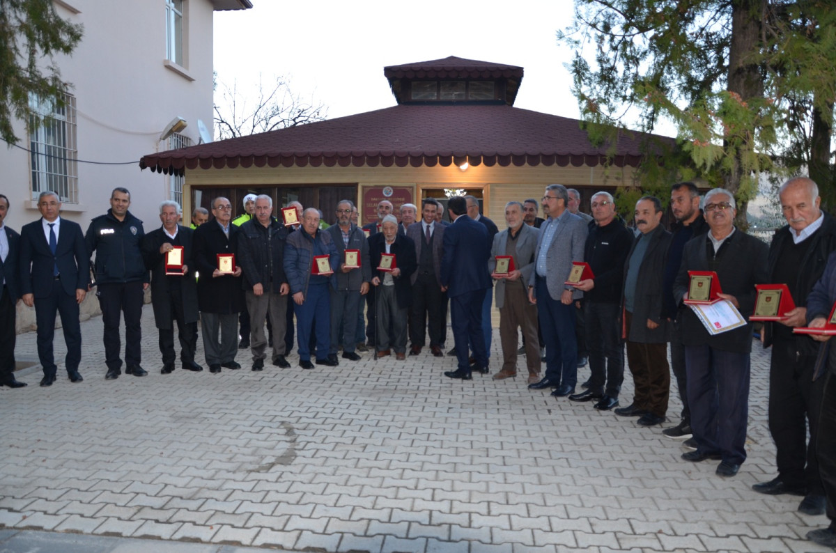 Emekli Şoförlere Plaket Verildi