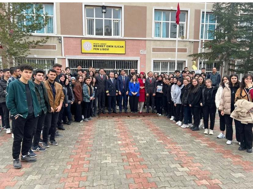 Fen lisesi öğrencileri havacılığı tanıdı