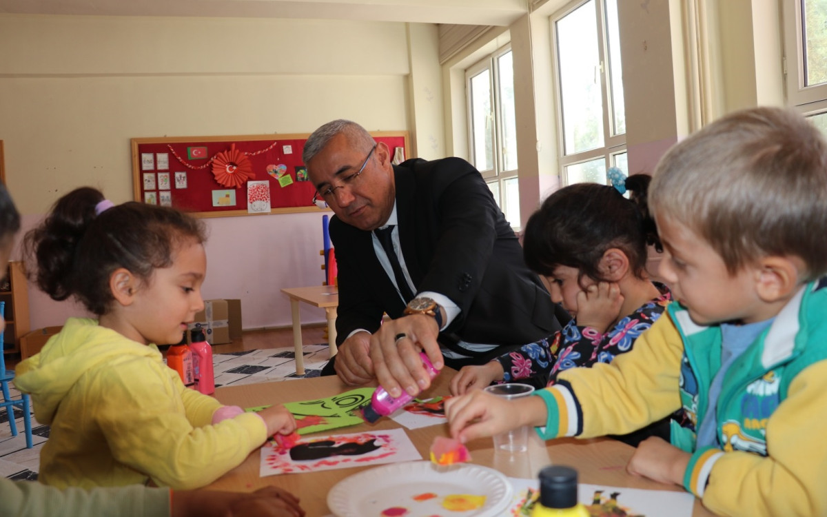 Fevzi İnce, okul ziyaretinde