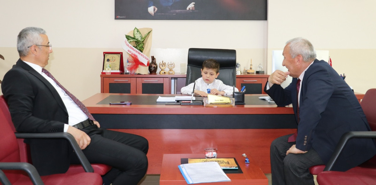 İnce’nin yerine minik Kıvanç, oturdu
