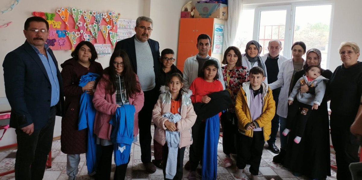 İsa Özkan, özel çocukları mutlu etti