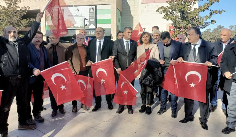 İYİ Parti Bayrak Dağıttı