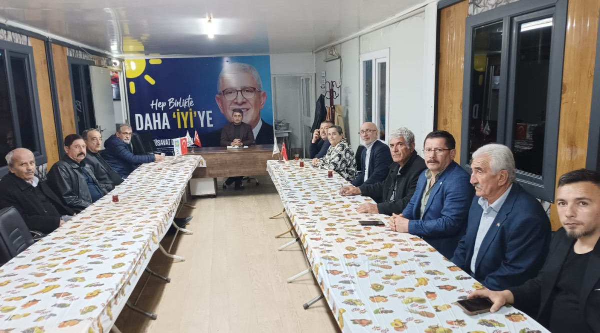 İYİ’ler iftarda bir araya geldi