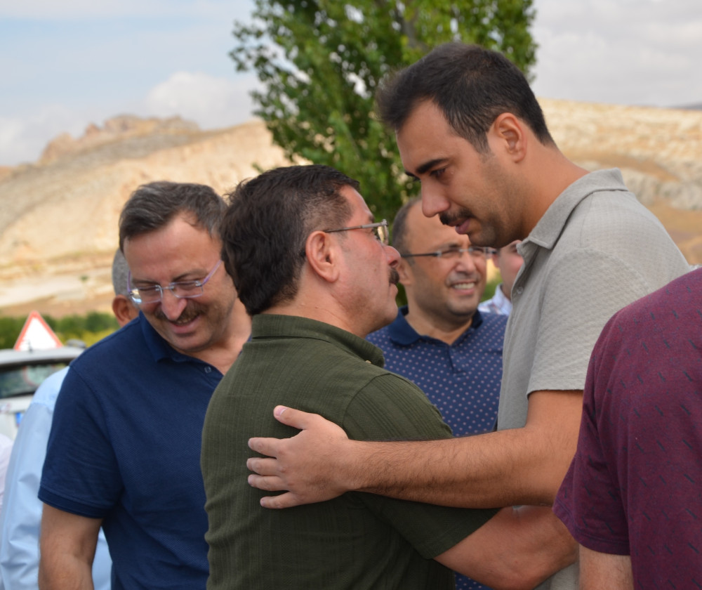 Kaymakam gözyaşıyla  Darende’ye veda etti
