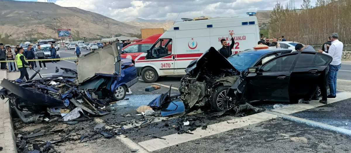 Korkunç kaza: 3 ölü, 5 yaralı