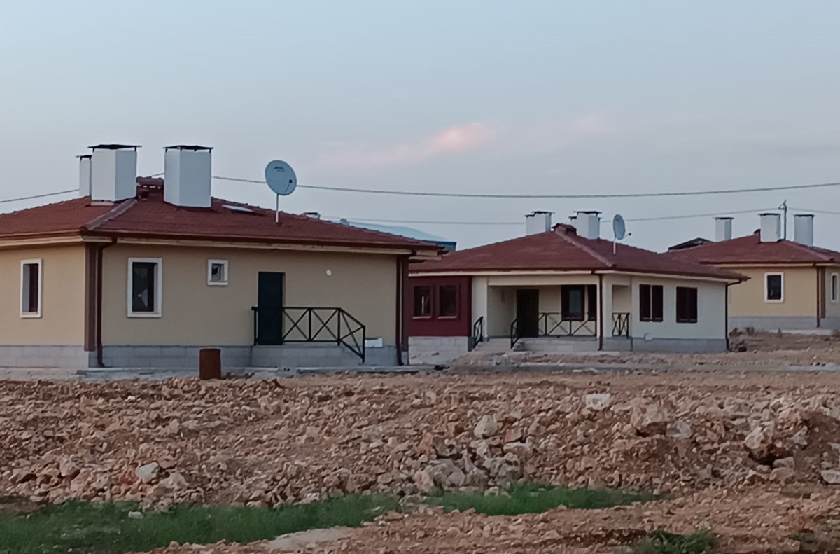 Köy evleri niye teslim edilmiyor?