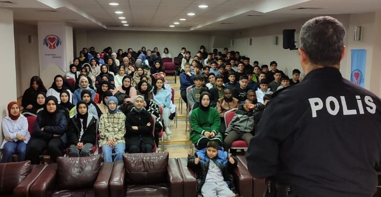 Liselerde polislik tanıtıldı