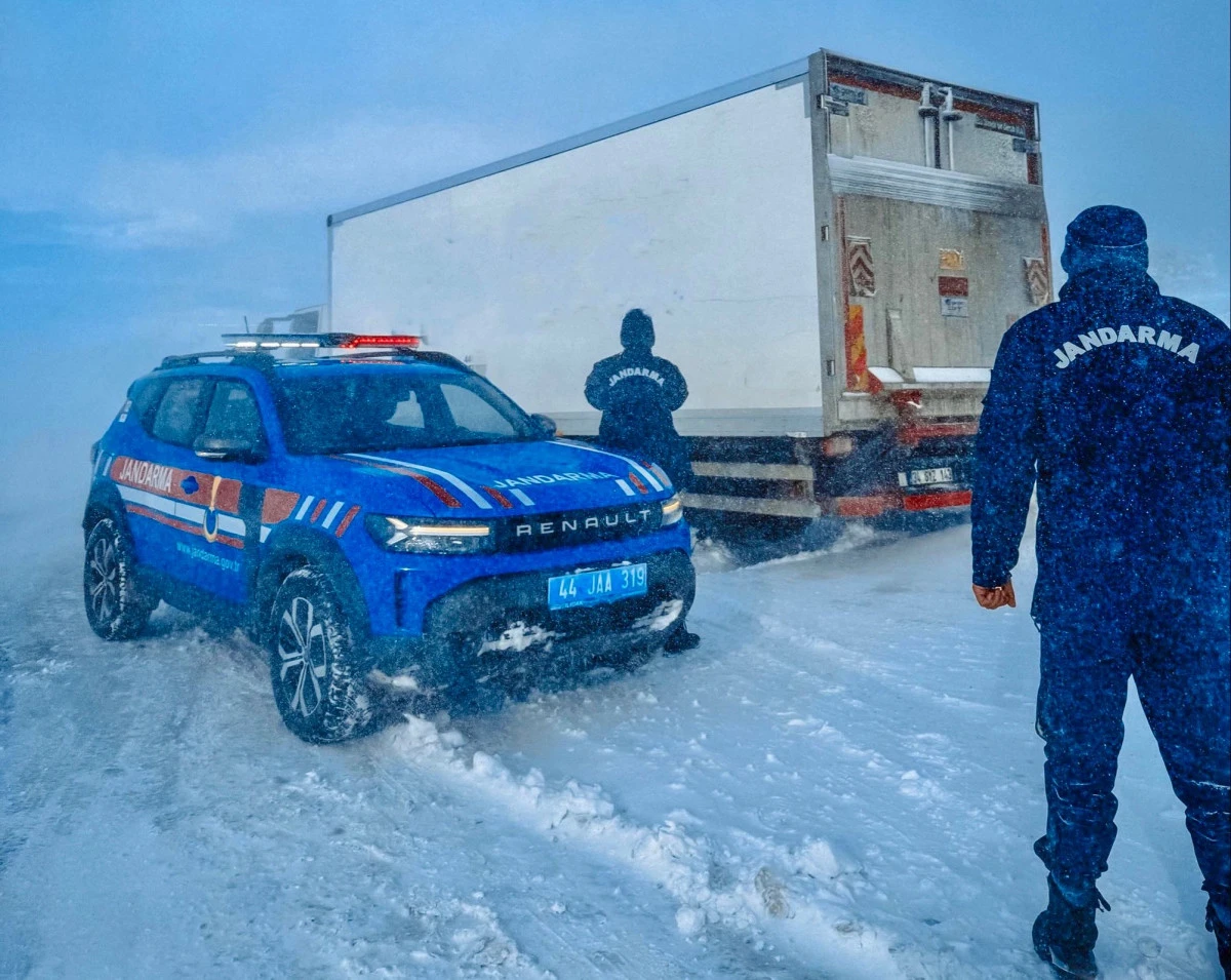 Malatya–Kayseri Yolunda Kar Engeli