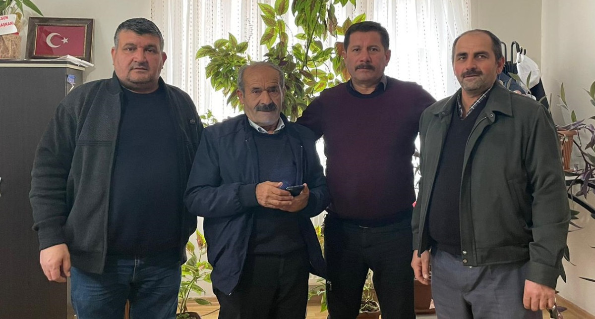 Muhtarlar, Tüm Partilere Aynı Mesafede