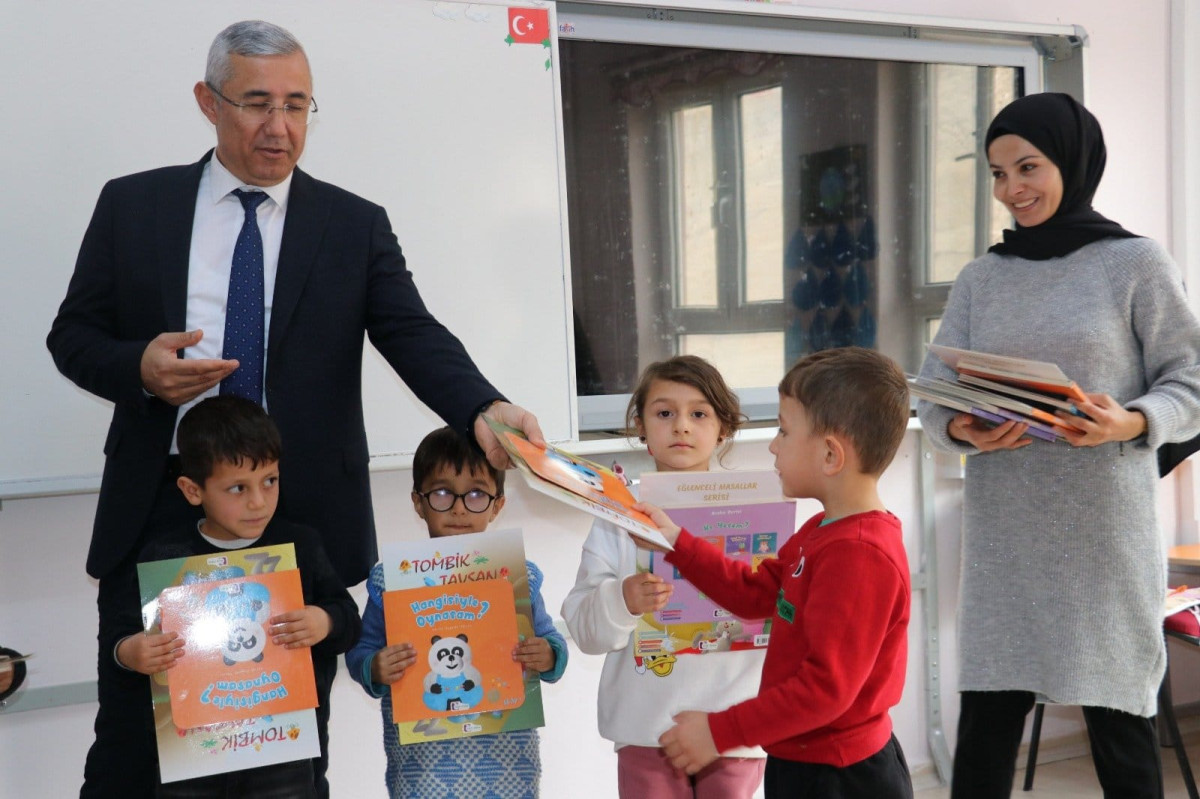 Öğrencilere sürpriz hediyeler