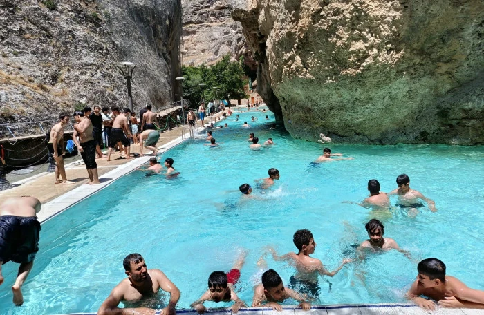 Sıcak Bahane Havuz Şahane